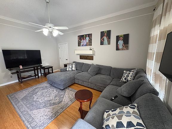 4th image of 10021 Bellflower Way