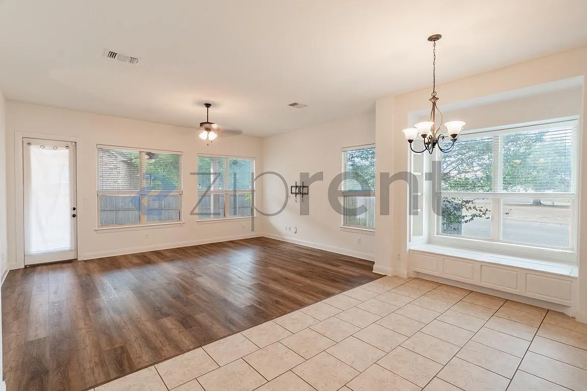 3 bed, 2095 sqft, $2,650 — Photo 2