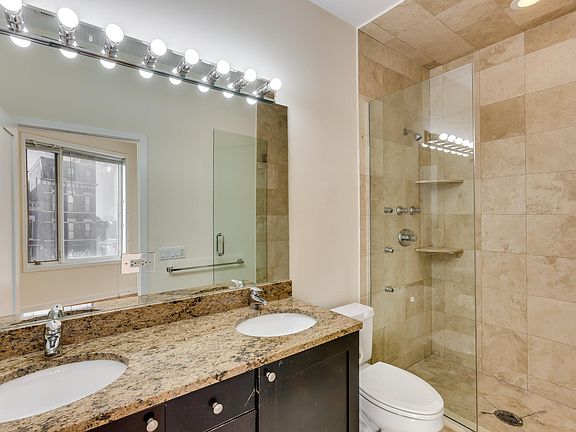 4th image of 1814 W North Ave Unit 203