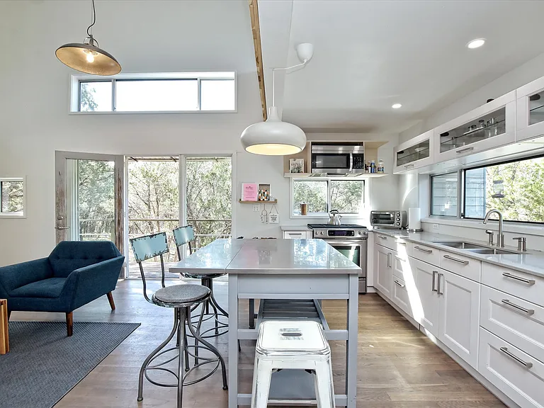 2100 Sandy Point Rd — Photo 2