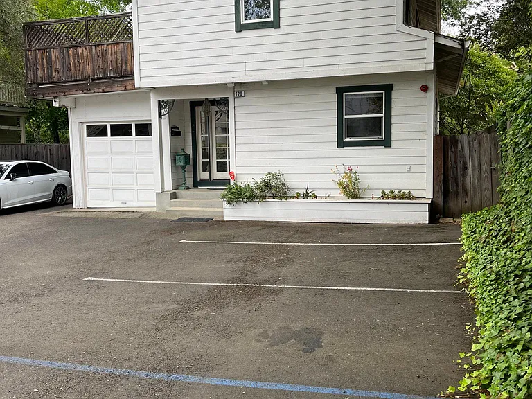 728 Broadway — Photo 6