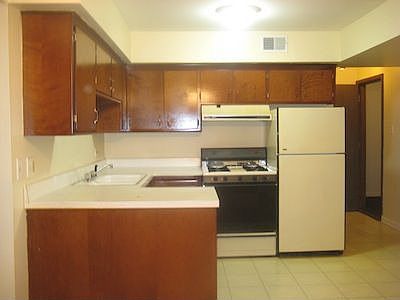 3rd image of 514 N Roberts Dr APT 1B