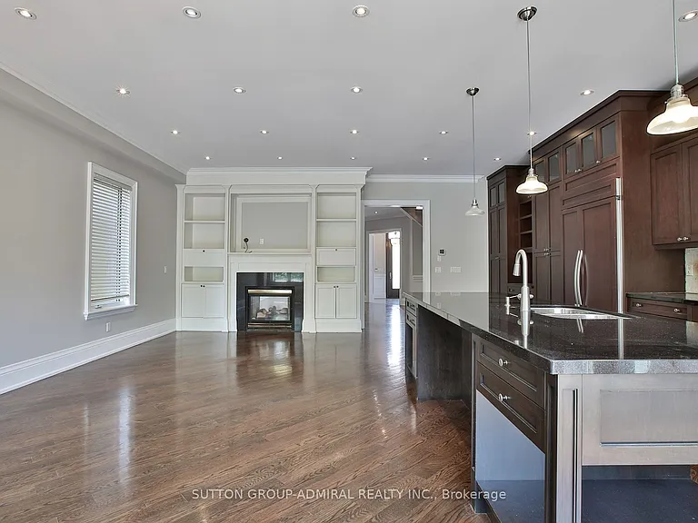 21 Dunblaine Ave — Photo 12