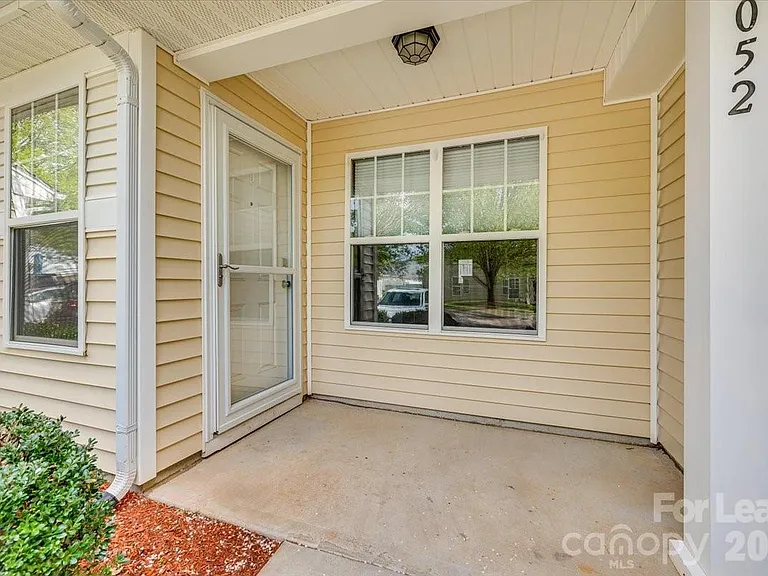 2052 Shady Pond Dr — Photo 2