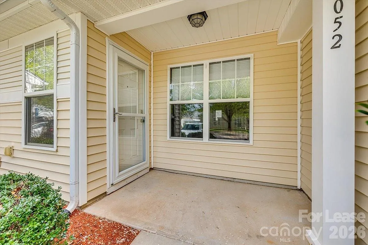 Building Photo - 2052 Shady Pond Dr