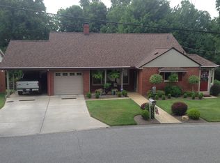 4 Sutherland Rd, Huntington, WV 25705