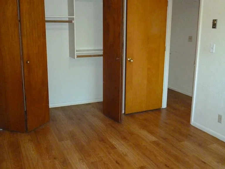 503 W Commercial Ave — Photo 10