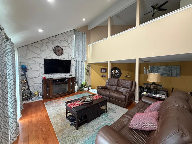 173 Westgate Dr — Photo 2
