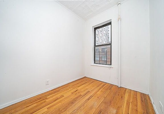 4th image of 104 W 96th St #2A