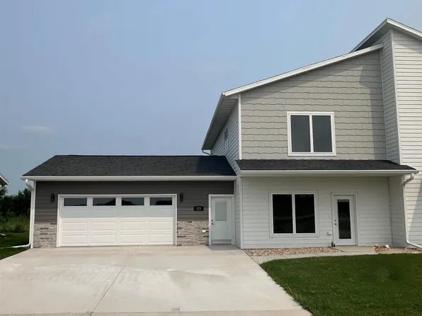 220 Ivy Ln, Crooks, SD 57020