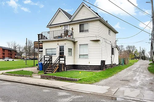 655 Chatham St E Photo 1