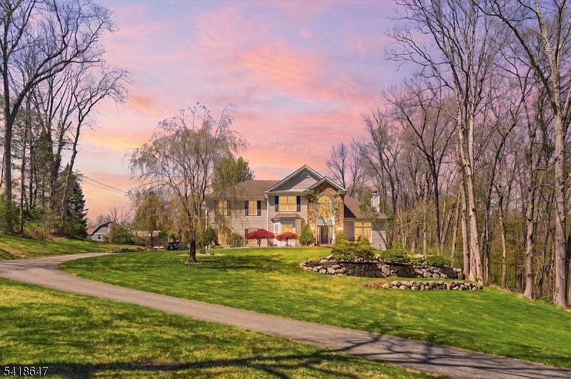 1st image of 379 Amity Rd