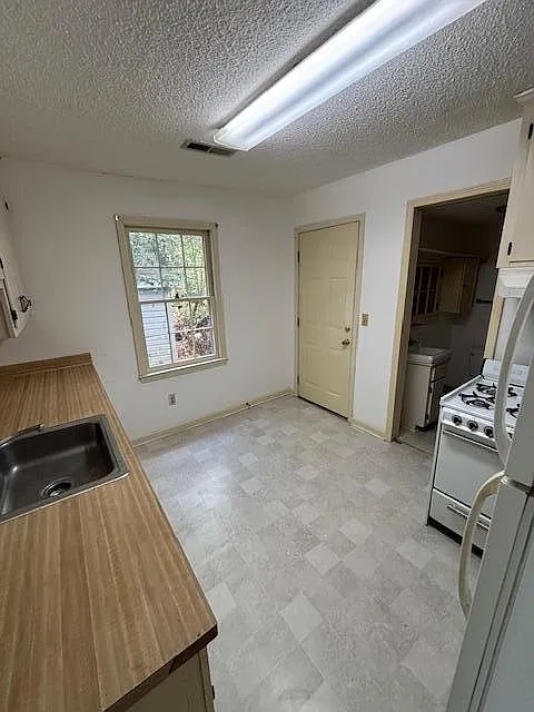 2 bed, 1050 sqft, $800 — Photo 4