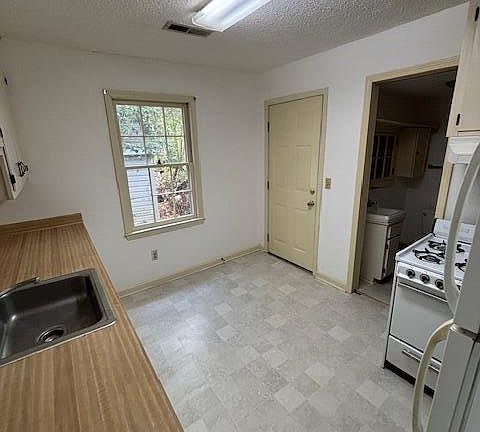 3rd image of 404 W Hampton Ave #3