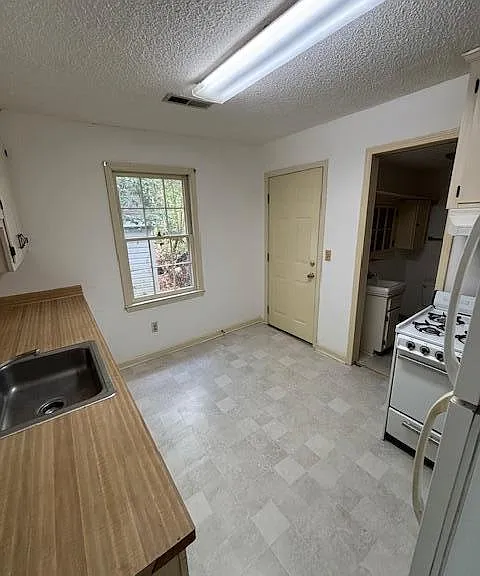 404 W Hampton Ave — Photo 4