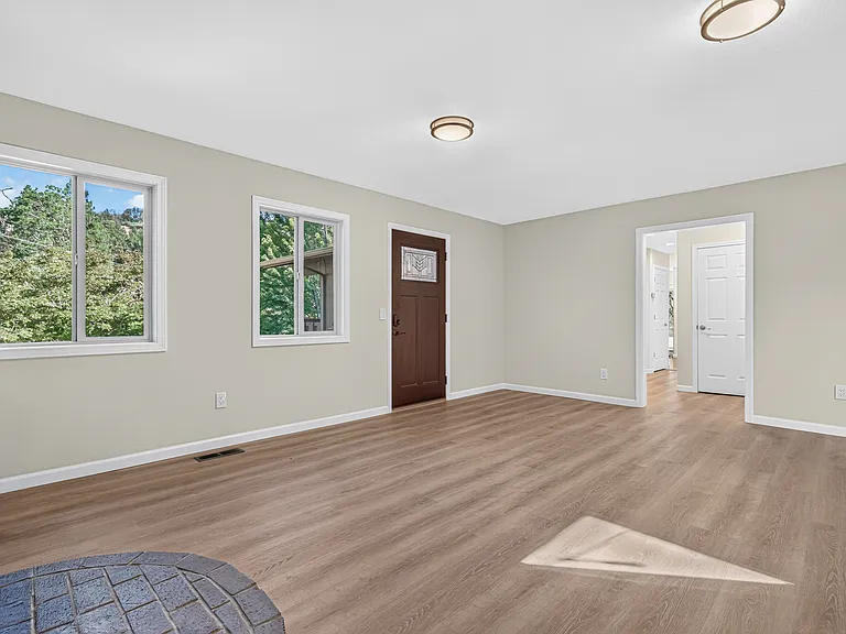 870 S Oregon St — Photo 10