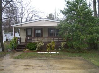 4 Shelly Dr, North Brunswick, NJ 08902