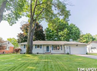 2075 Seminole Rd, Norton Shores, MI 49441