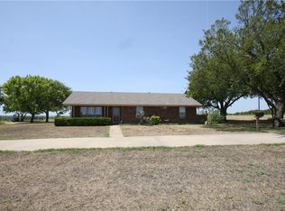2425 W Kilpatrick St, Cleburne, TX 76033