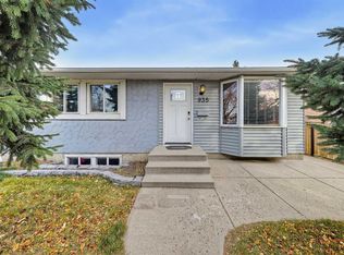 935 W Madeira Way NE, Calgary, AB T2A5T3