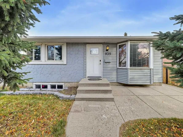 935 W Madeira Way NE, Calgary, AB T2A 5T3