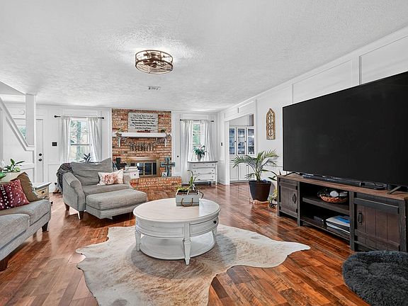 4th image of 4105 Coventry Ct