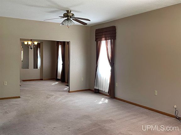 3rd image of 810 N Lowell St