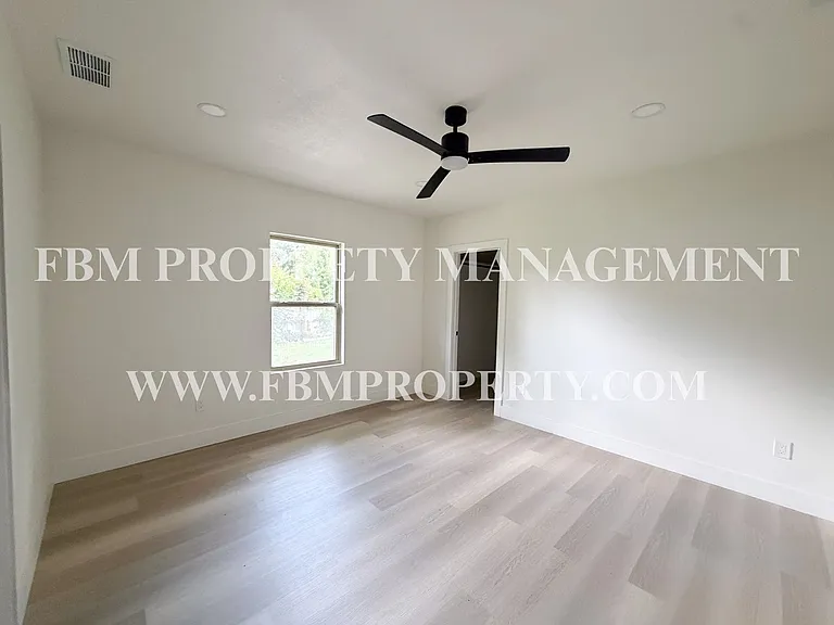 1017 S 8th St — Photo 12