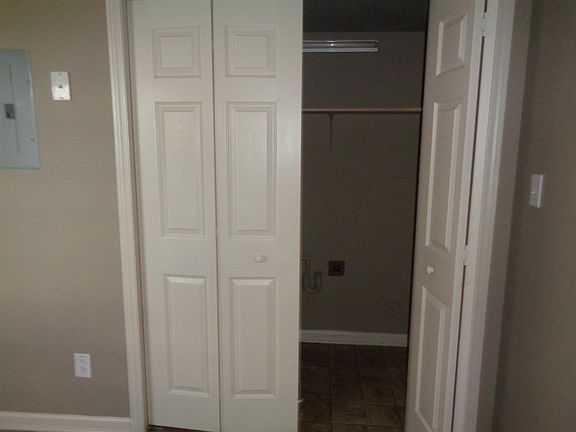5th image of 3831 Jockey Dr APT A