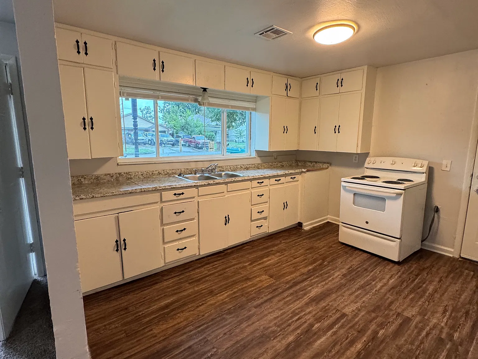 3 bed, 864 sqft, $1,450 — Photo 4