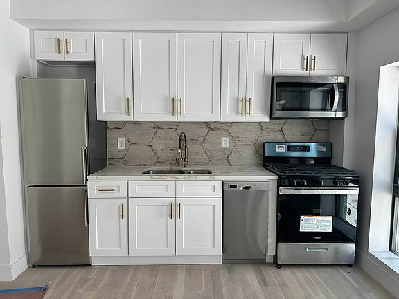 2nd image of 942 51st St #1F