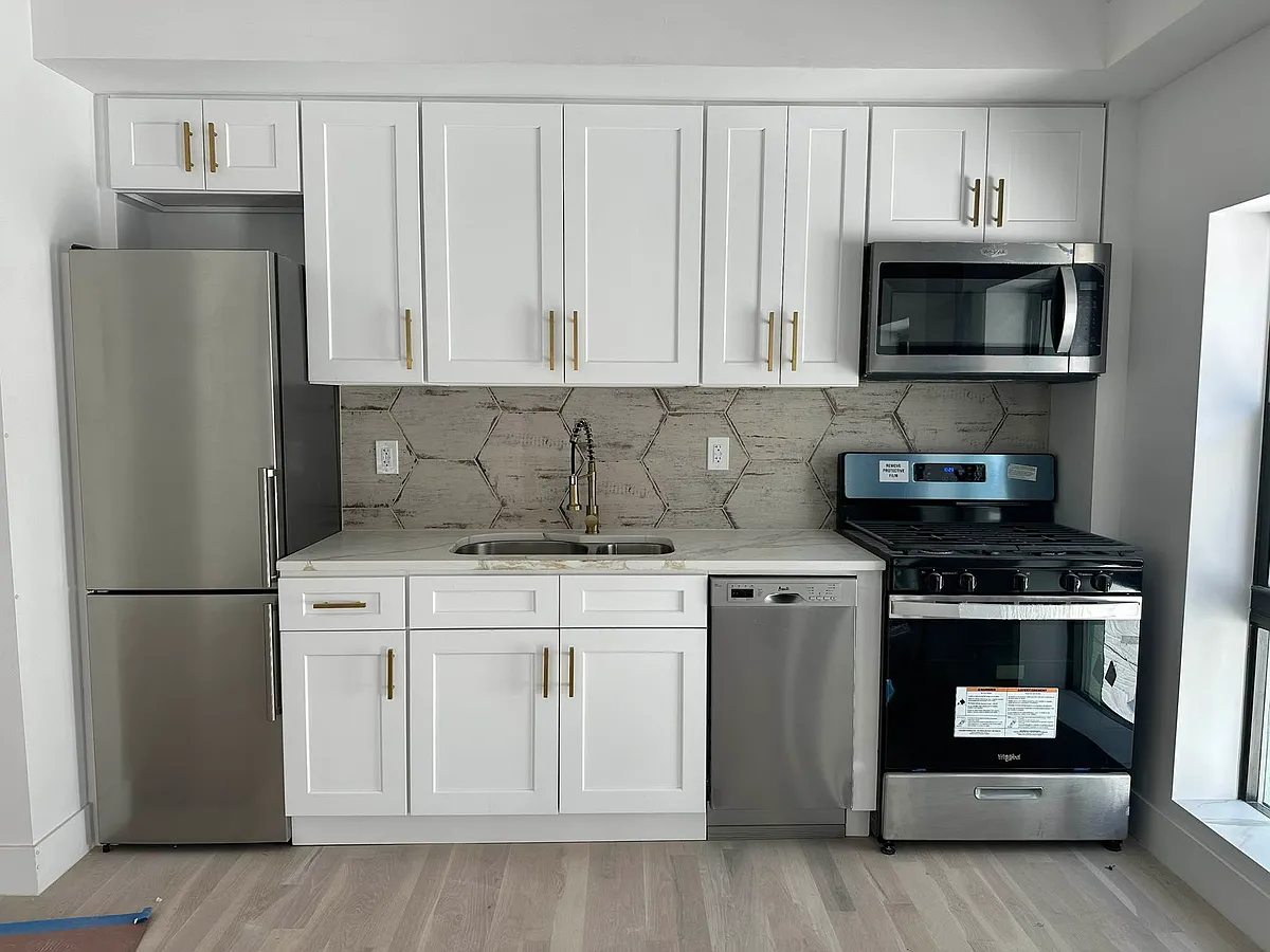 Building Photo - 942 51st St #1F