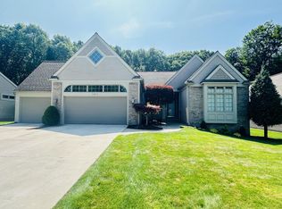 1911 Forest Glen Dr, Norton Shores, MI 49441
