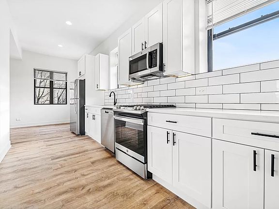 3rd image of 2203 N Hamilton Ave #305