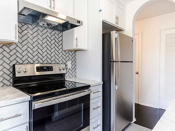 2nd image of 2635 Fillmore St APT 205