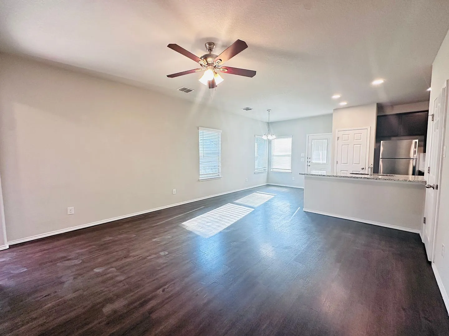 Luxury Townhome near Randolph AFB — Photo 3