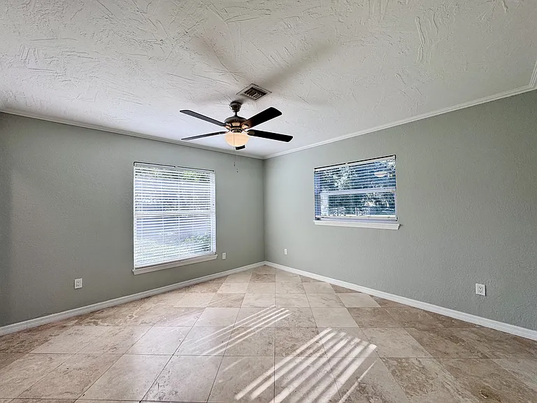 625 N Jackson Rd — Photo 19