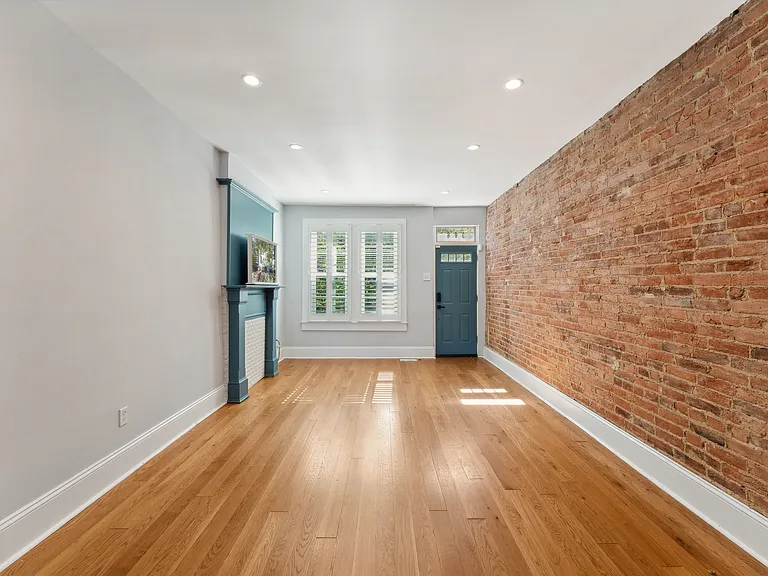 306 L St SE — Photo 5