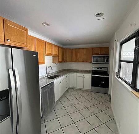 2nd image of 1672 NE 31st Ct