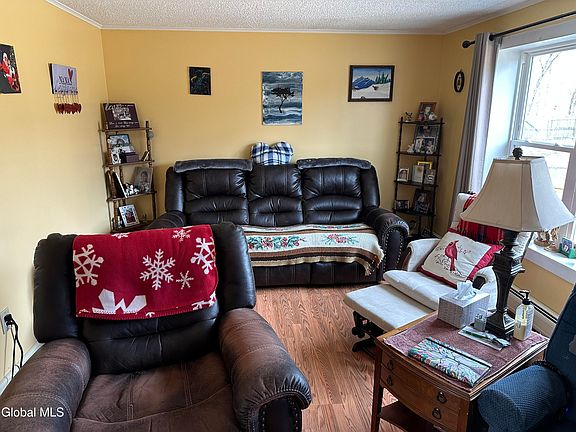 5th image of 1541 Farley Road