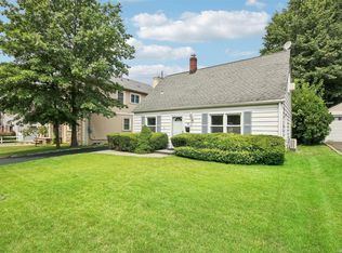 53 Harvard St, Roslyn Heights, NY 11577