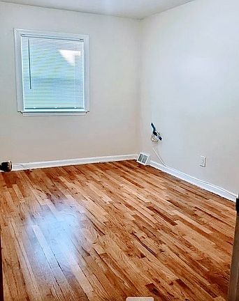 2nd image of 838 E 218th St #3