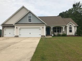10 Jaylin Oaks Dr, Spring Lake, NC 28390