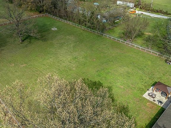 3rd image of 11074 Iris Rd