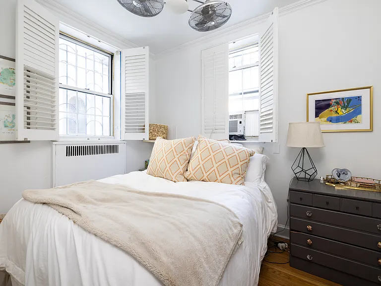 25 Minetta Ln #1G — Photo 6