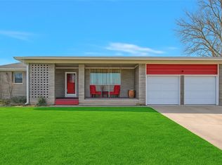 920 Sherwood Rd, Clinton, OK 73601