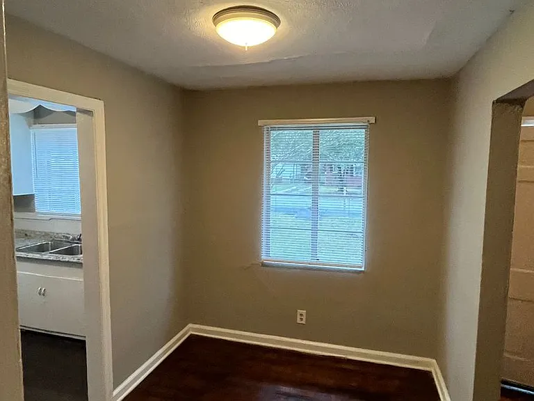 922 Harbison Dr — Photo 8