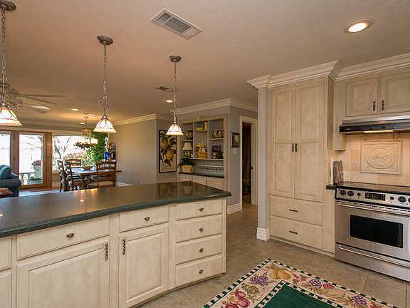 4th image of 144 Cedarwood