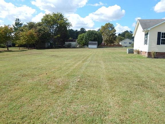 4th image of 372 Brandon Dr