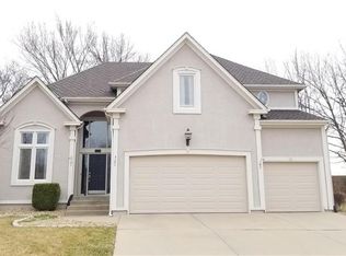 7802 Rosewood Cir, Parkville, MO 64152